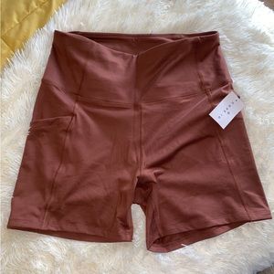 NWT Core 10 Women's All Day Comfort Slim-Fit High-Waist Side-Pocket Yoga Short